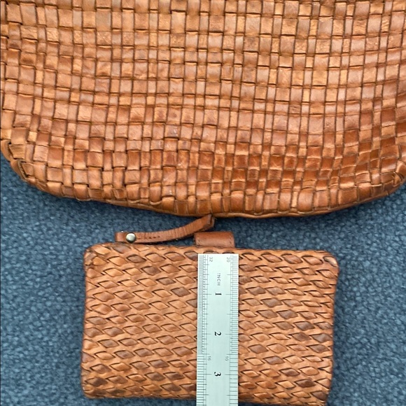 Tan Leather Shoulder Bag and Wallet with Woven Texture - Picture 9 of 9